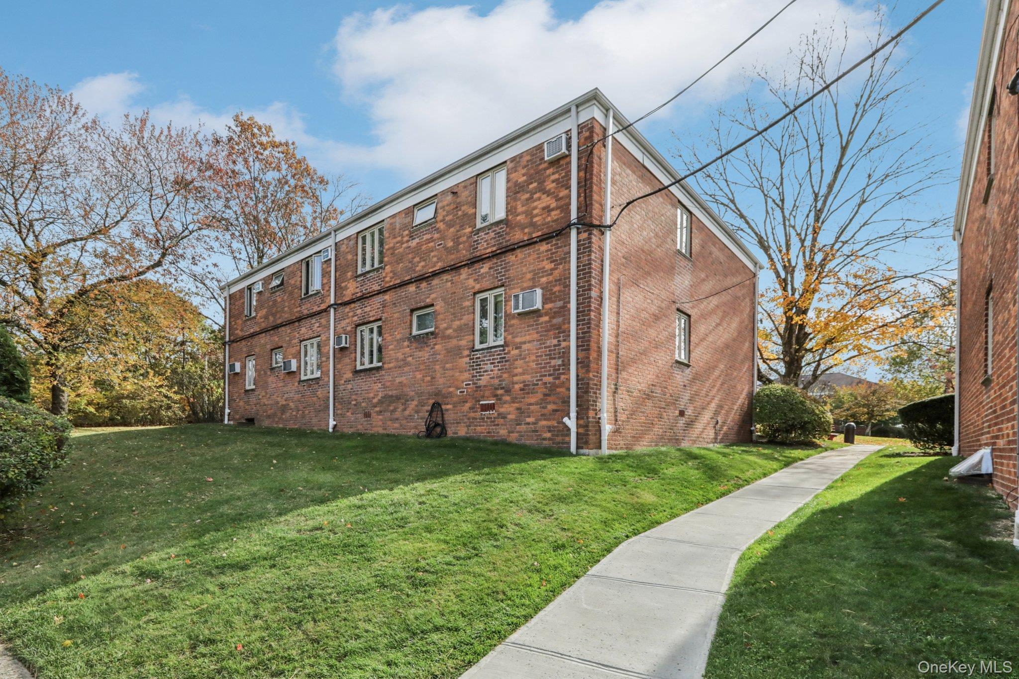 #14 photo, 40 Lawrence Drive, White Plains , NY 10603