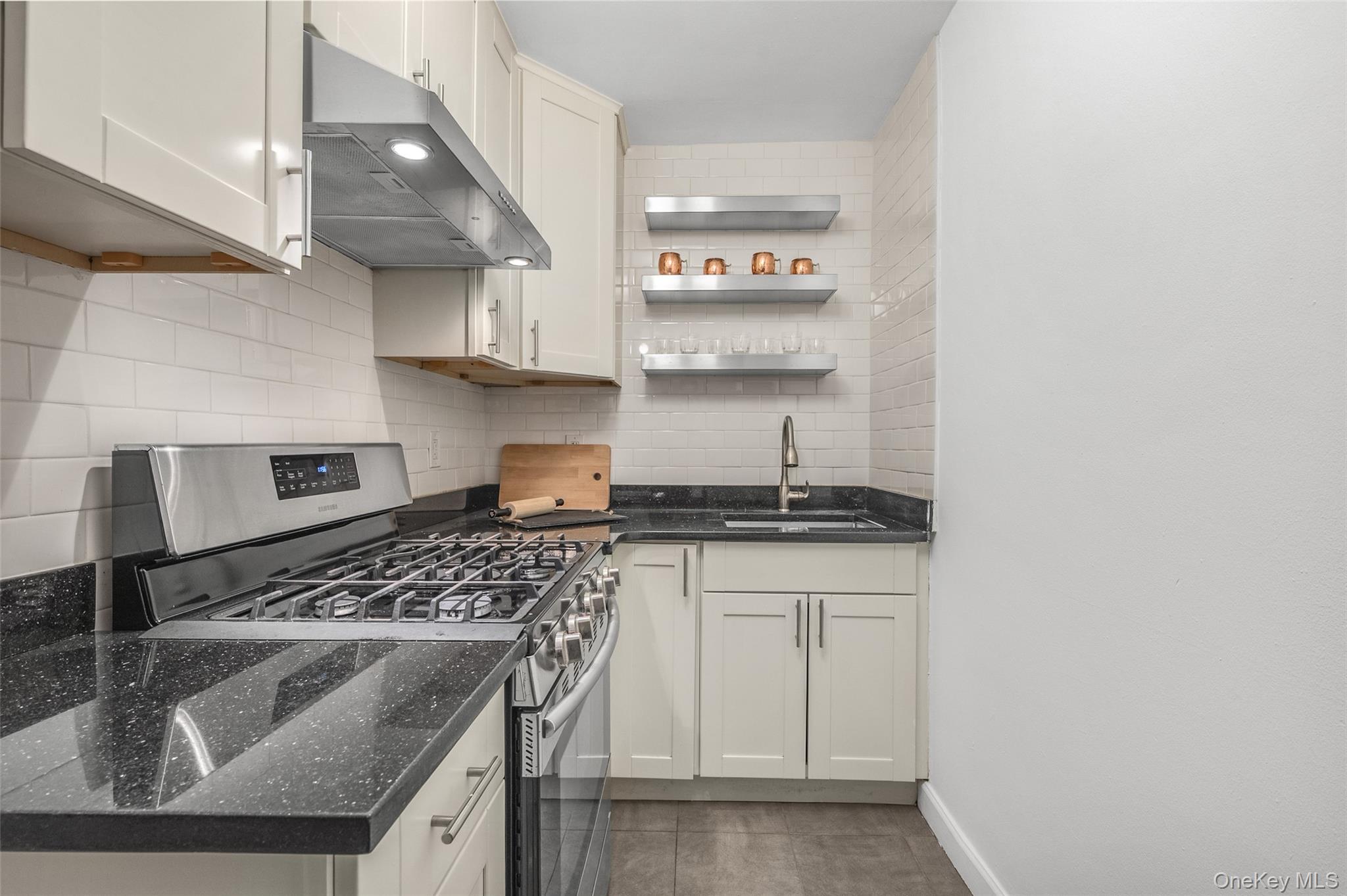 #7 photo, 415 Argyle Road, Brooklyn , NY 11218