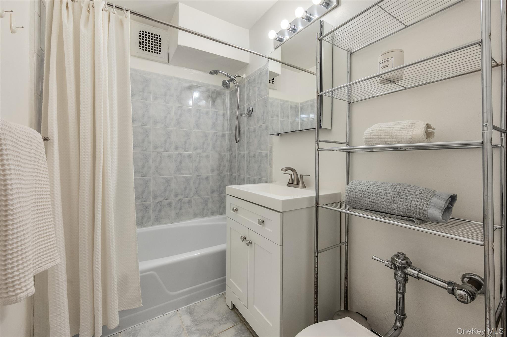 #9 photo, 415 Argyle Road, Brooklyn , NY 11218