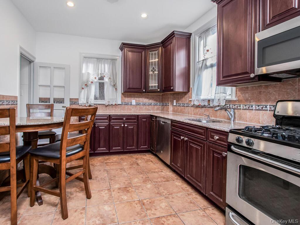 #16 photo, 1813 Willow Lane, Bronx , NY 10461