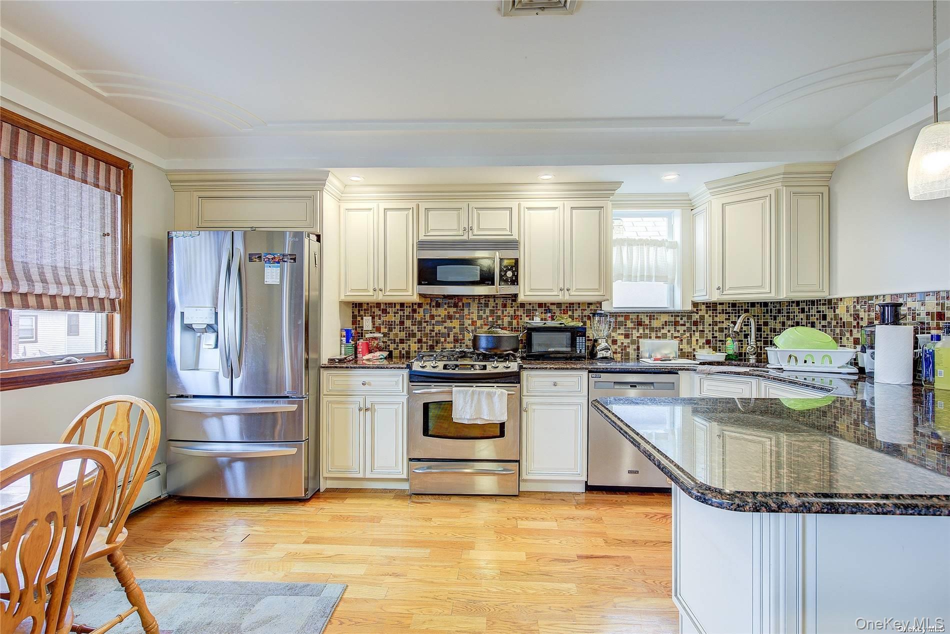 #12 photo, 43-33 163rd Street, Flushing , NY 11358