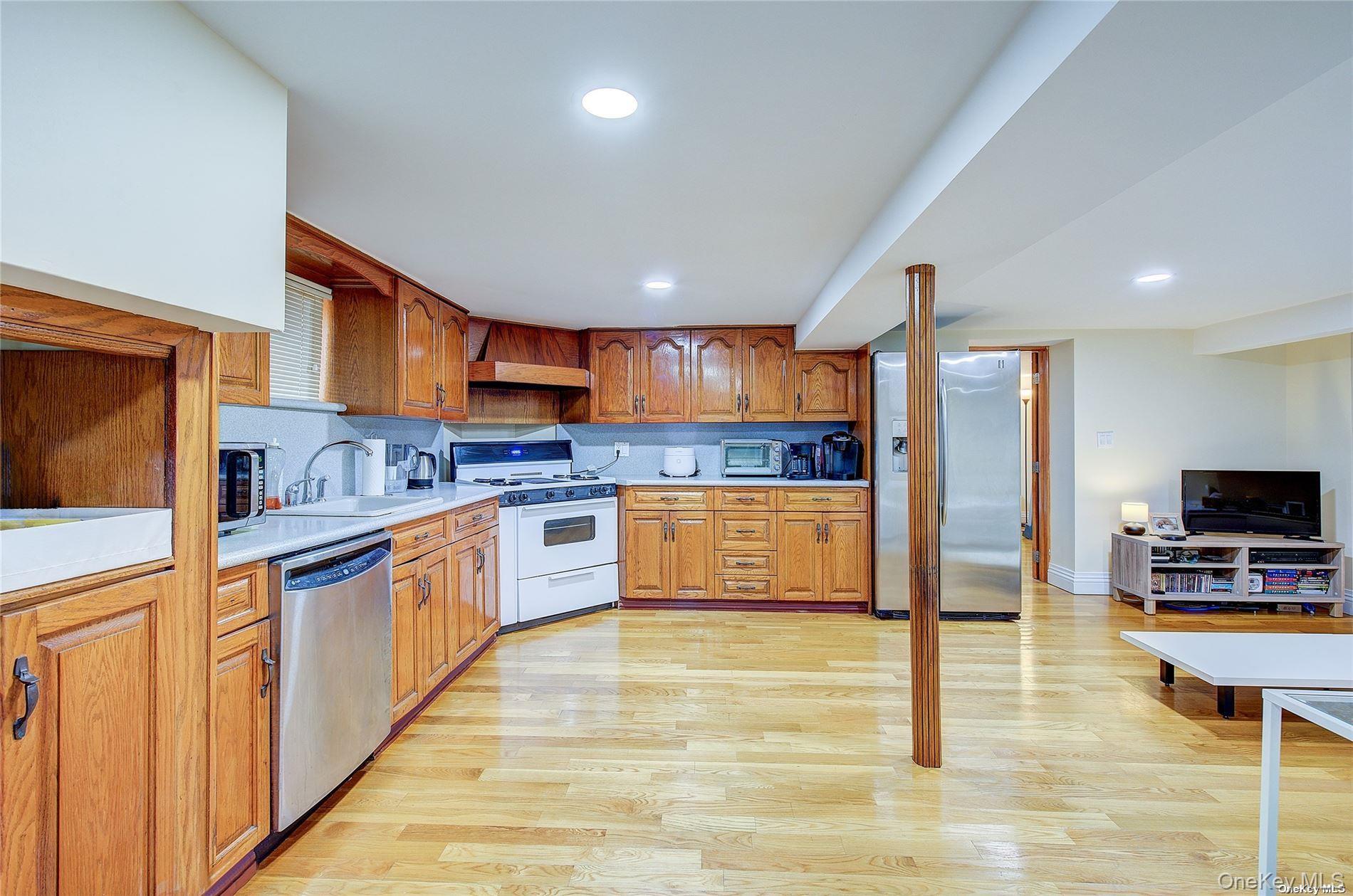 #14 photo, 43-33 163rd Street, Flushing , NY 11358