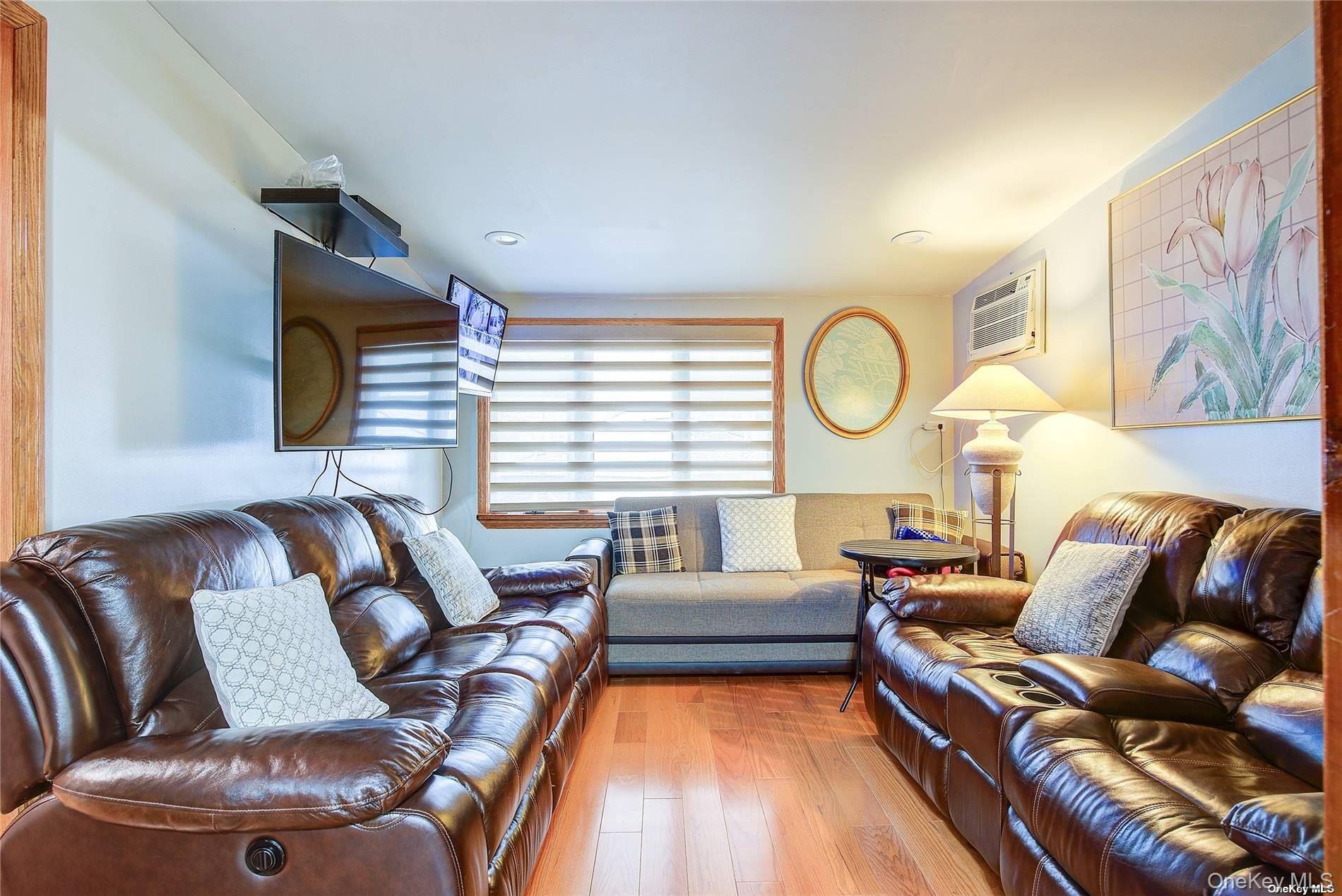 #19 photo, 43-33 163rd Street, Flushing , NY 11358