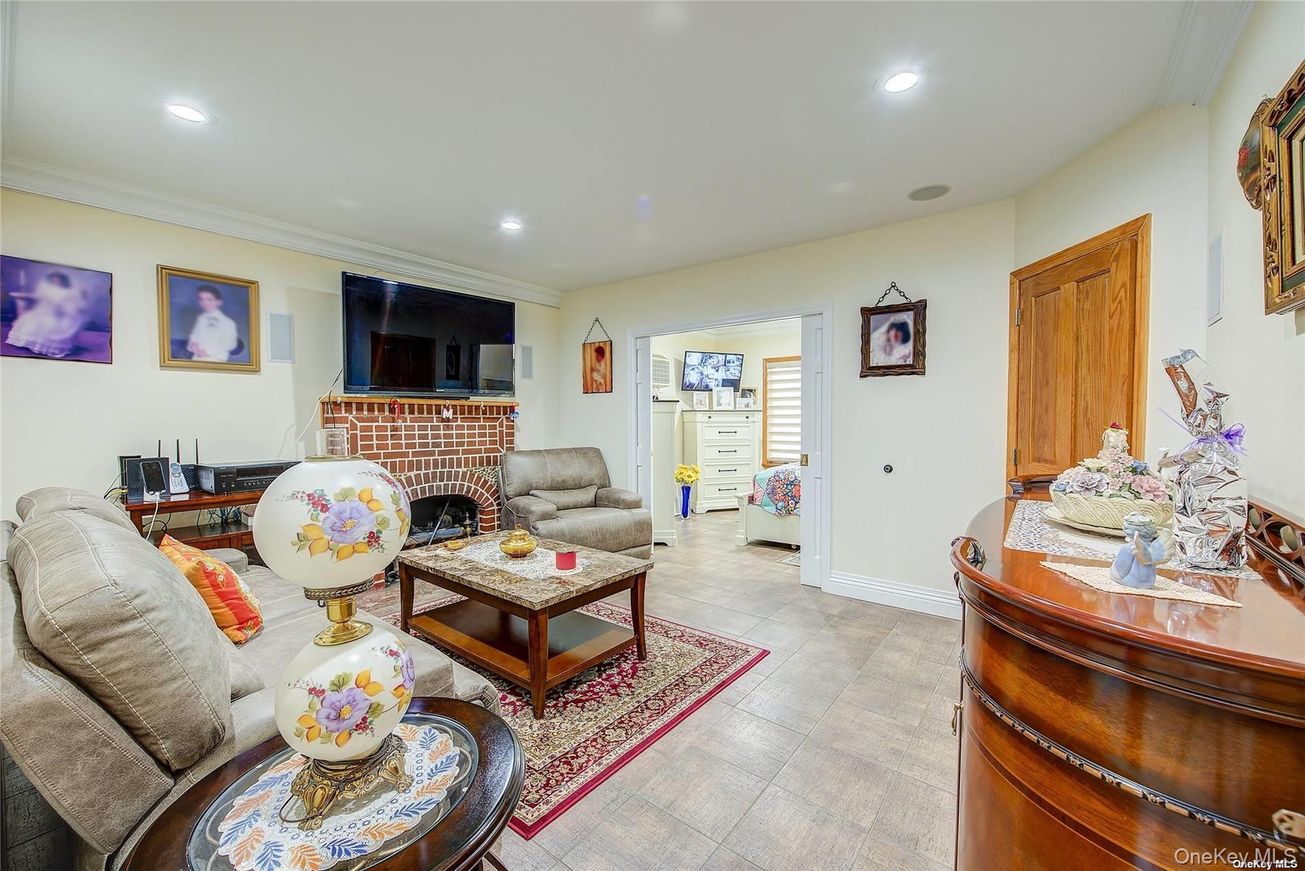 #4 photo, 43-33 163rd Street, Flushing , NY 11358