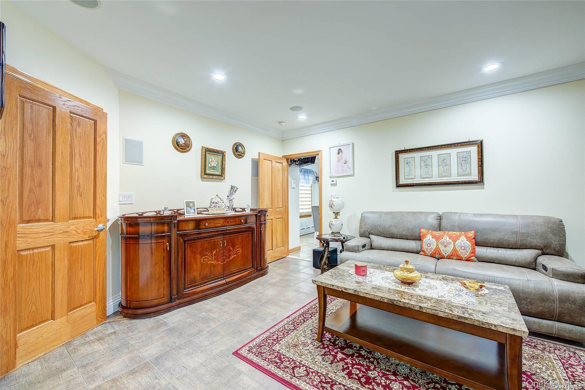 #5 photo, 43-33 163rd Street, Flushing , NY 11358