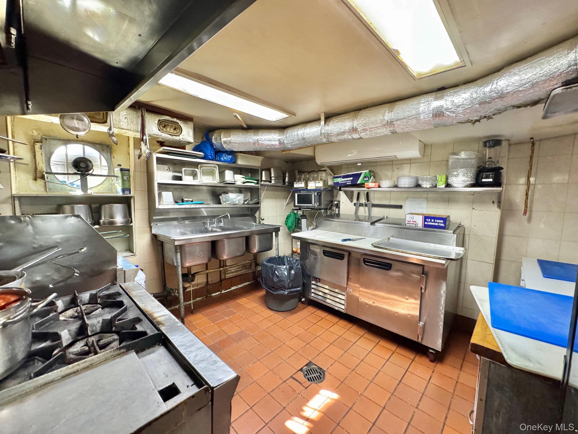 #4 photo, 330 Halsey Street, Brooklyn , NY 11216