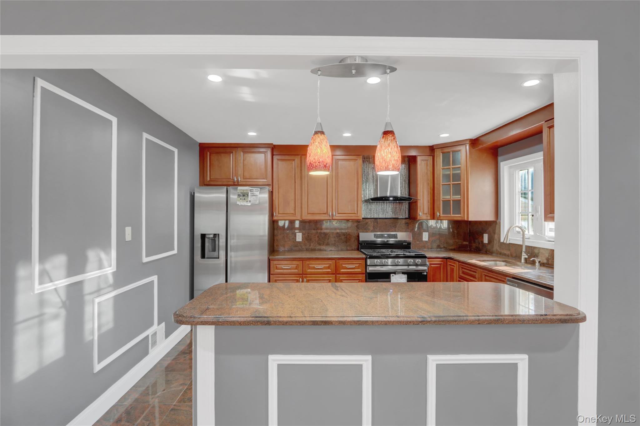 #11 photo, 32 3rd Avenue, New Hyde Park , NY 11040