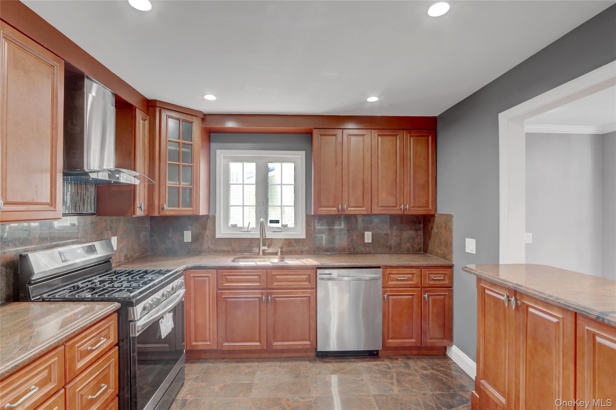 #12 photo, 32 3rd Avenue, New Hyde Park , NY 11040