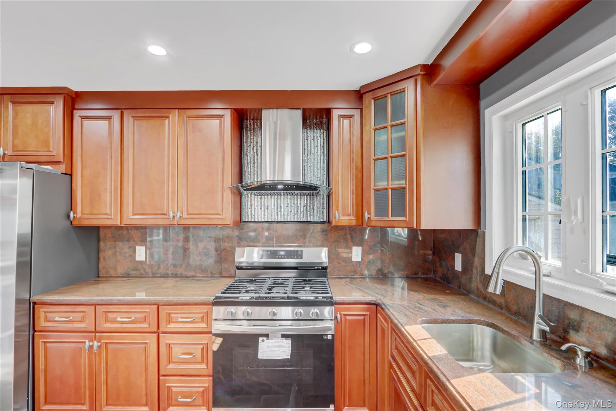 #14 photo, 32 3rd Avenue, New Hyde Park , NY 11040