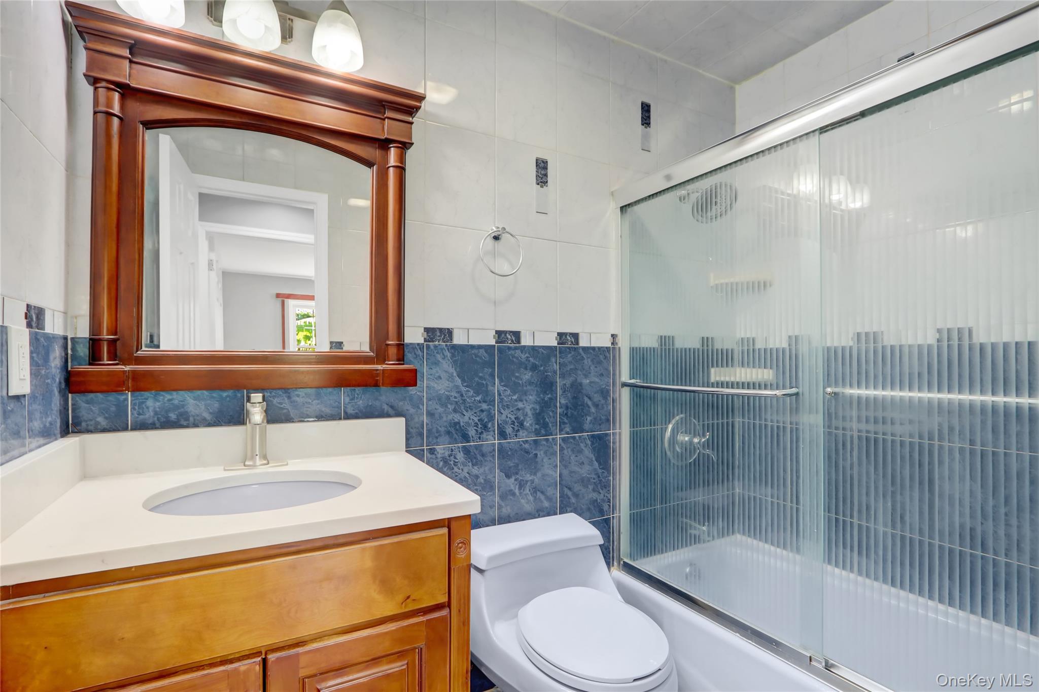 #15 photo, 32 3rd Avenue, New Hyde Park , NY 11040