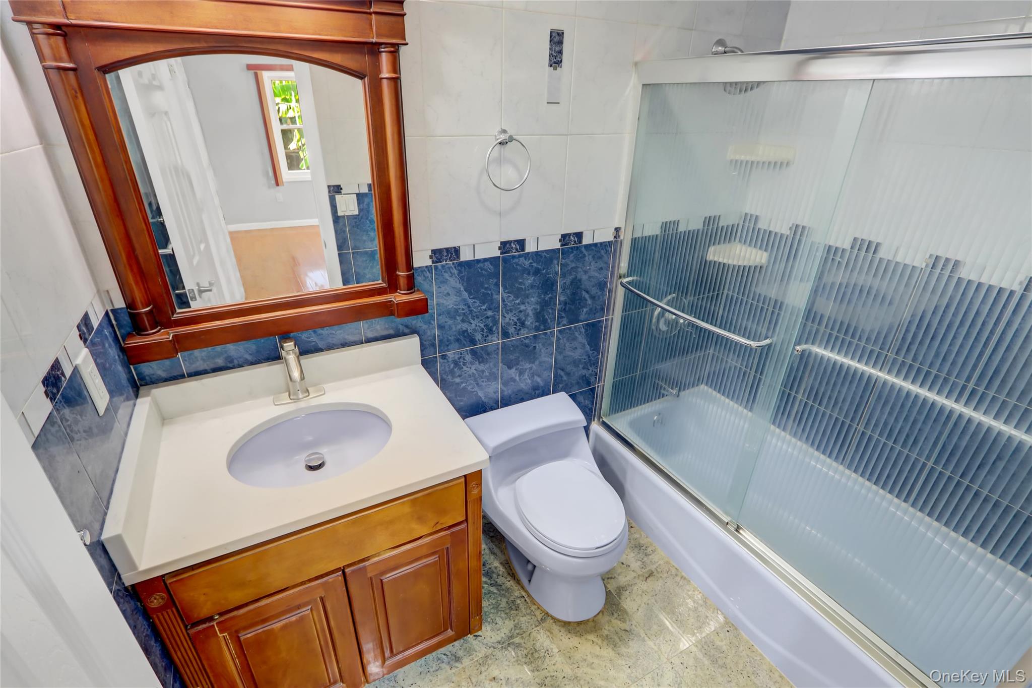 #16 photo, 32 3rd Avenue, New Hyde Park , NY 11040