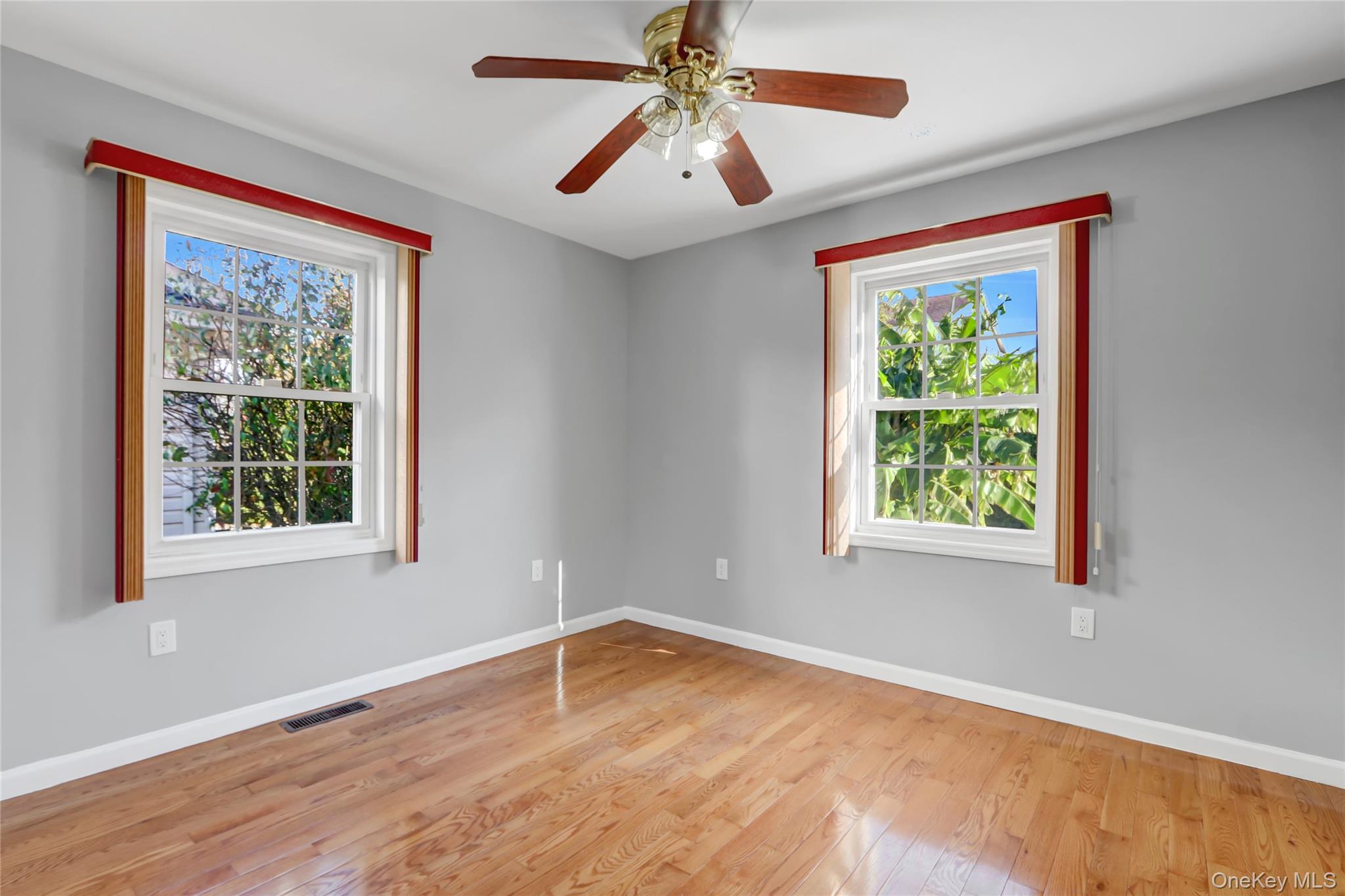 #17 photo, 32 3rd Avenue, New Hyde Park , NY 11040