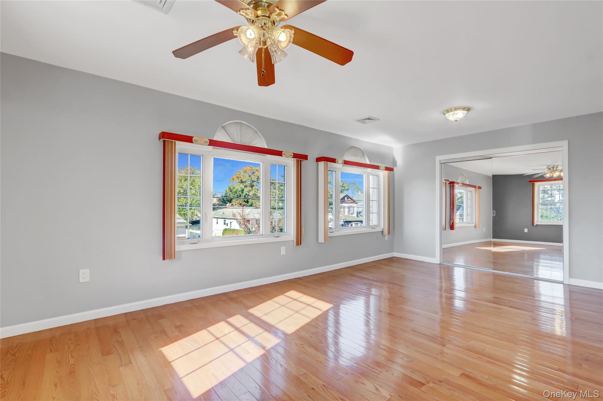 #19 photo, 32 3rd Avenue, New Hyde Park , NY 11040