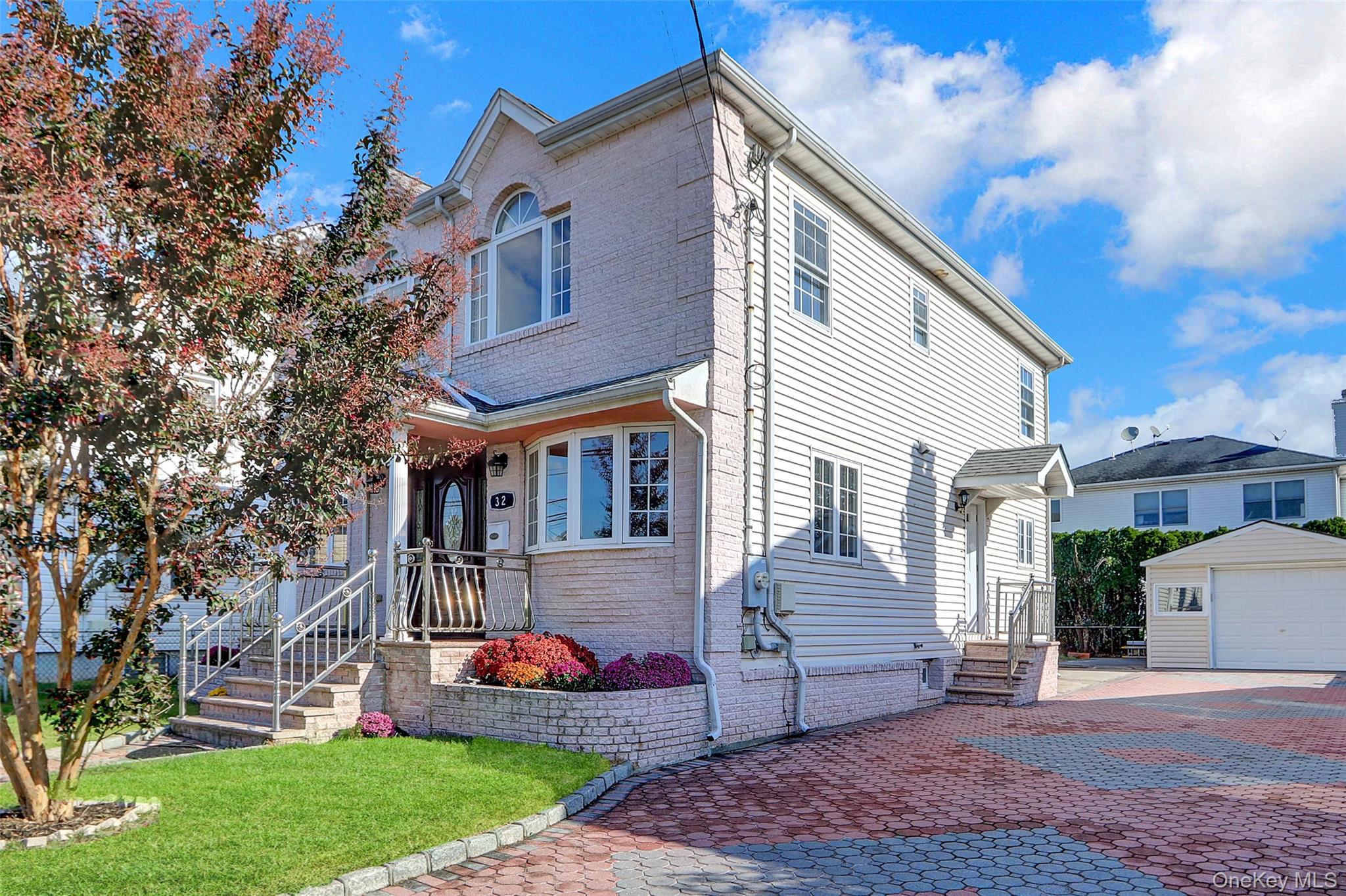 #3 photo, 32 3rd Avenue, New Hyde Park , NY 11040