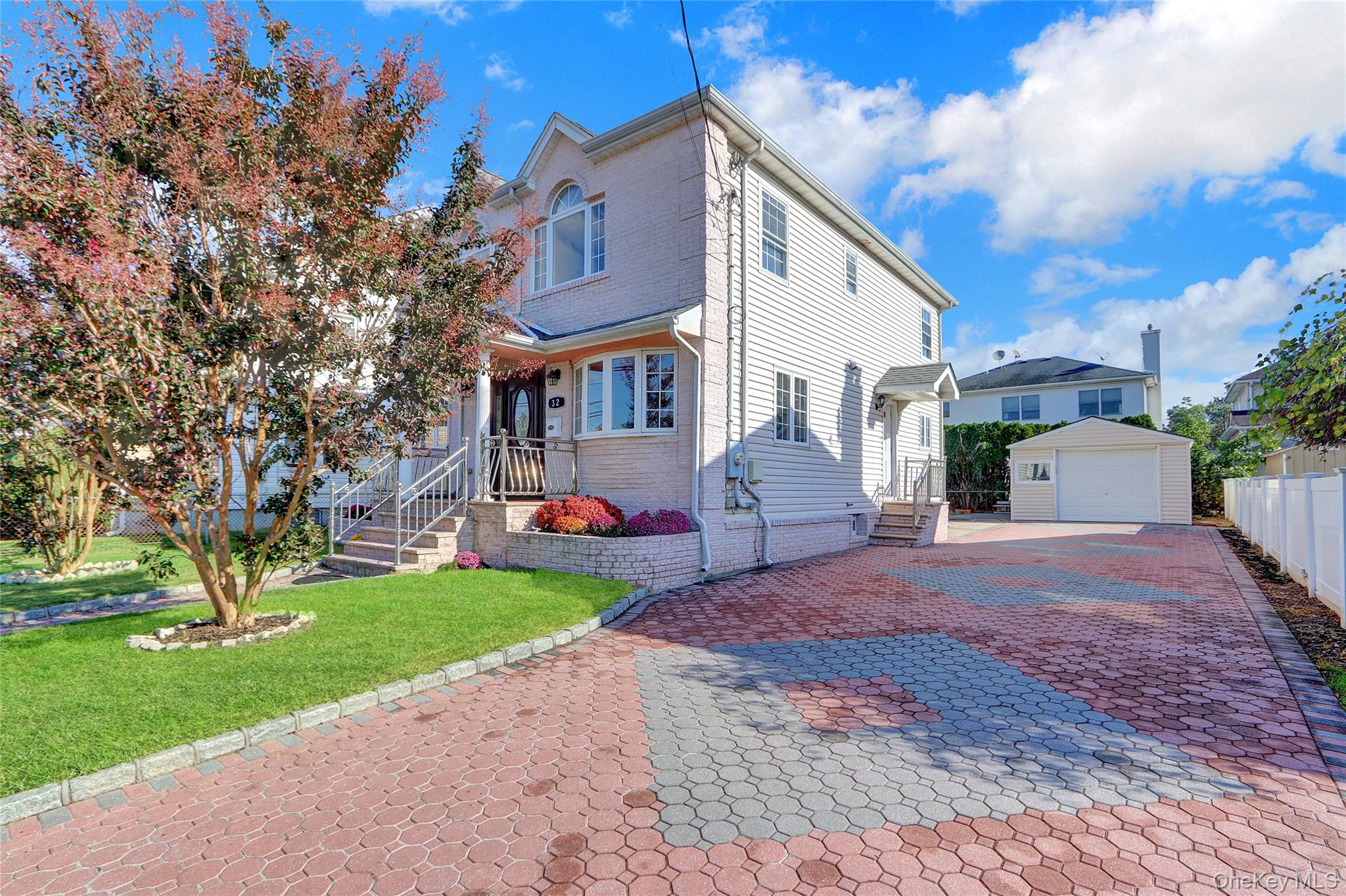 #4 photo, 32 3rd Avenue, New Hyde Park , NY 11040