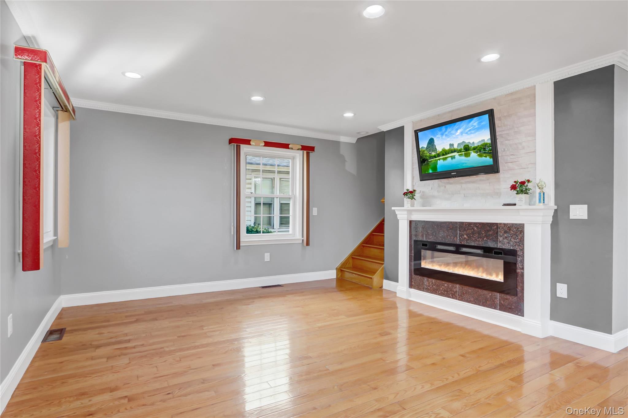 #8 photo, 32 3rd Avenue, New Hyde Park , NY 11040