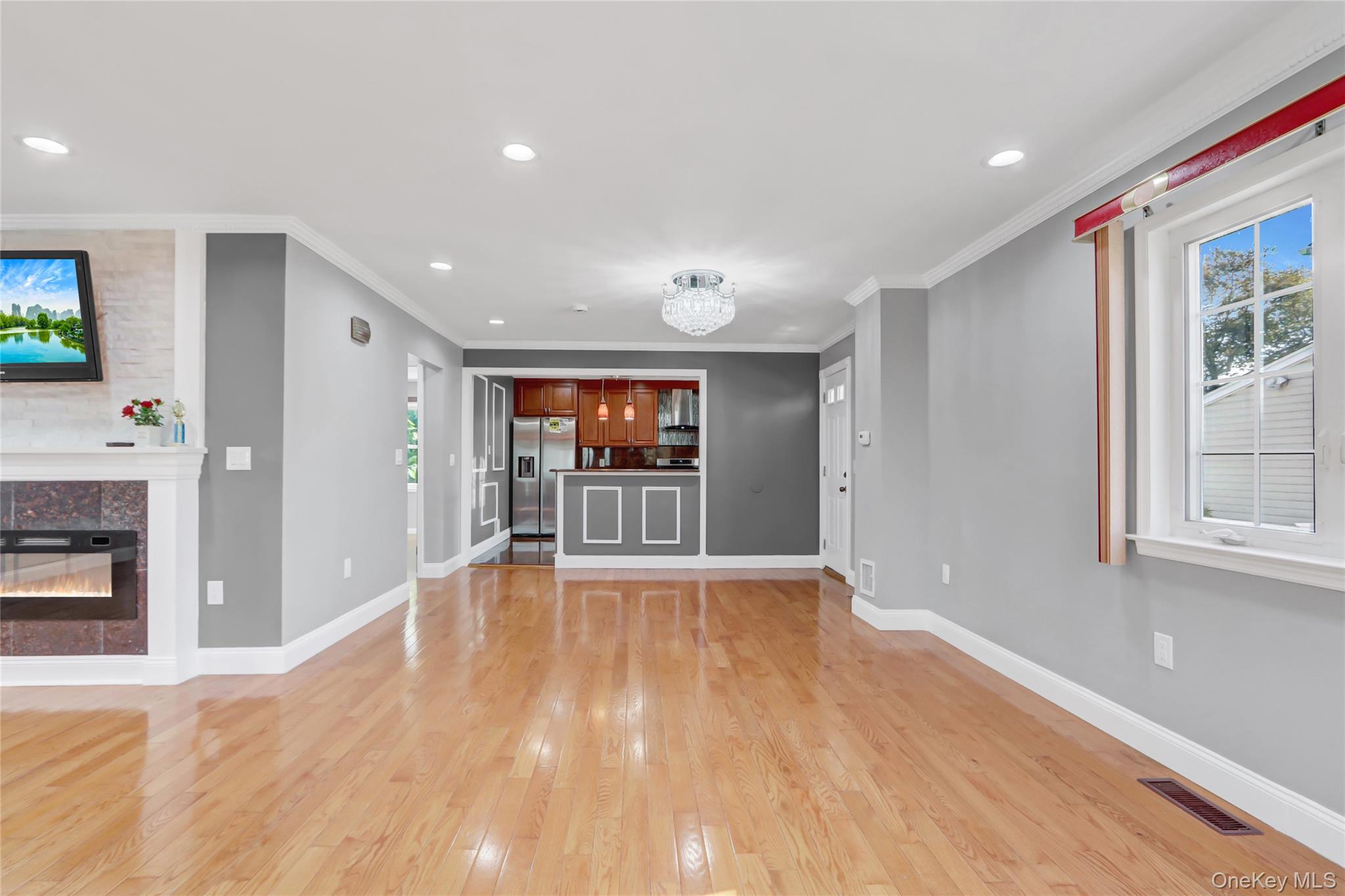 #9 photo, 32 3rd Avenue, New Hyde Park , NY 11040