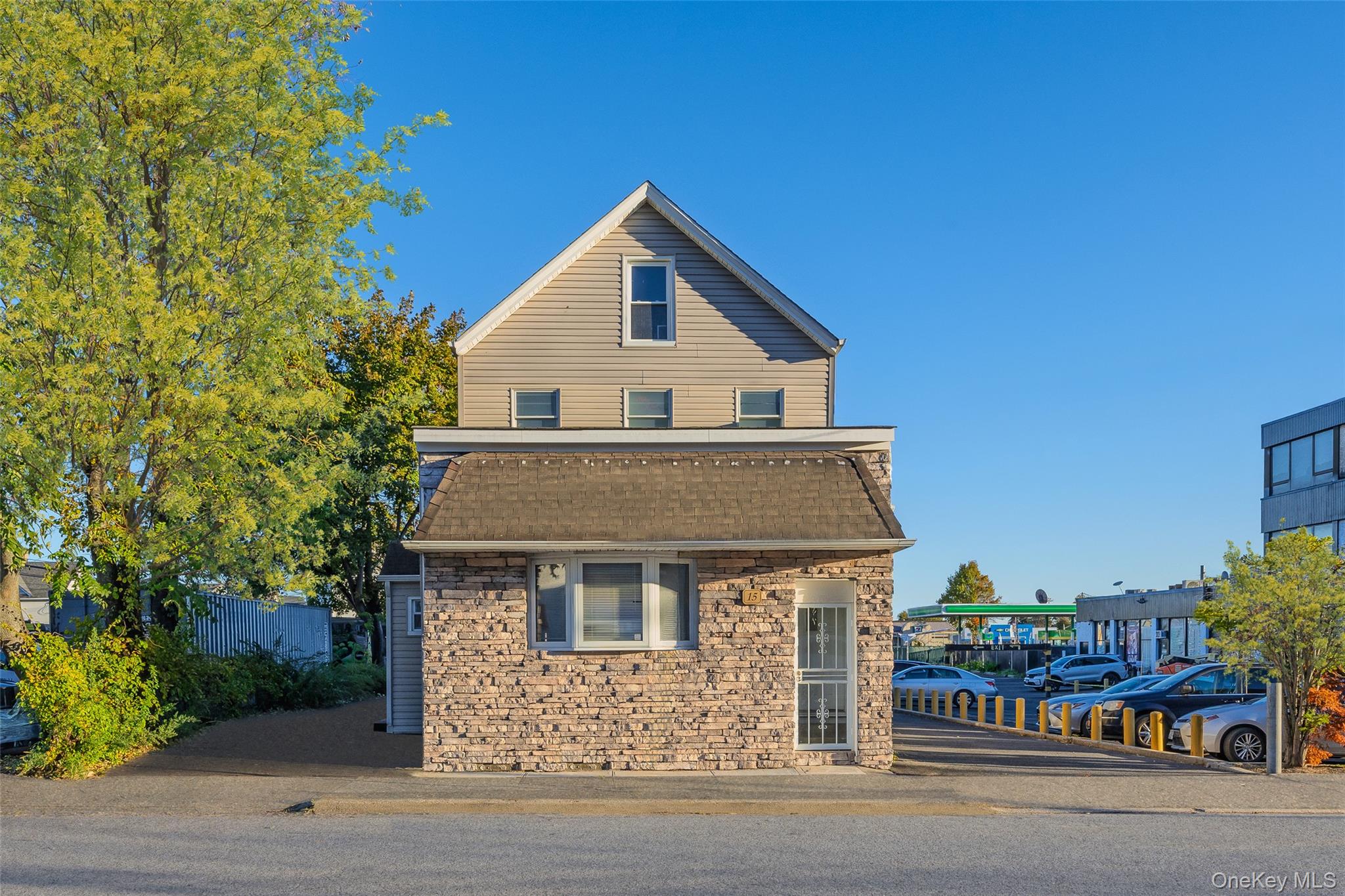 #20 photo, 15 E Carl Street, Hicksville , NY 11801