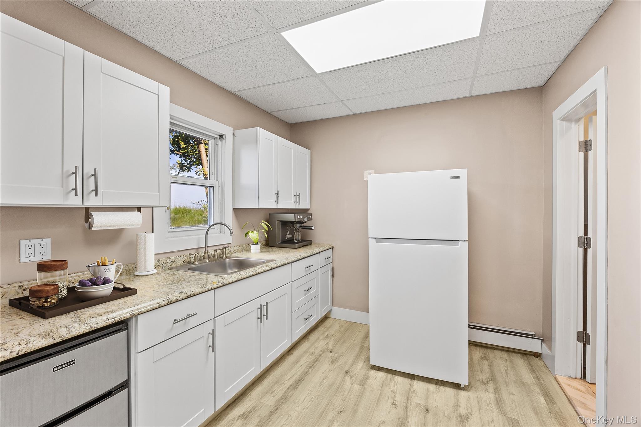 #4 photo, 15 E Carl Street, Hicksville , NY 11801