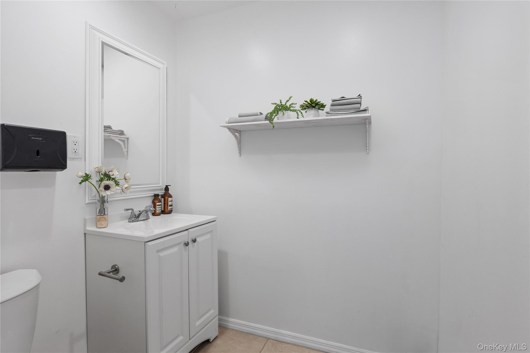 #7 photo, 15 E Carl Street, Hicksville , NY 11801