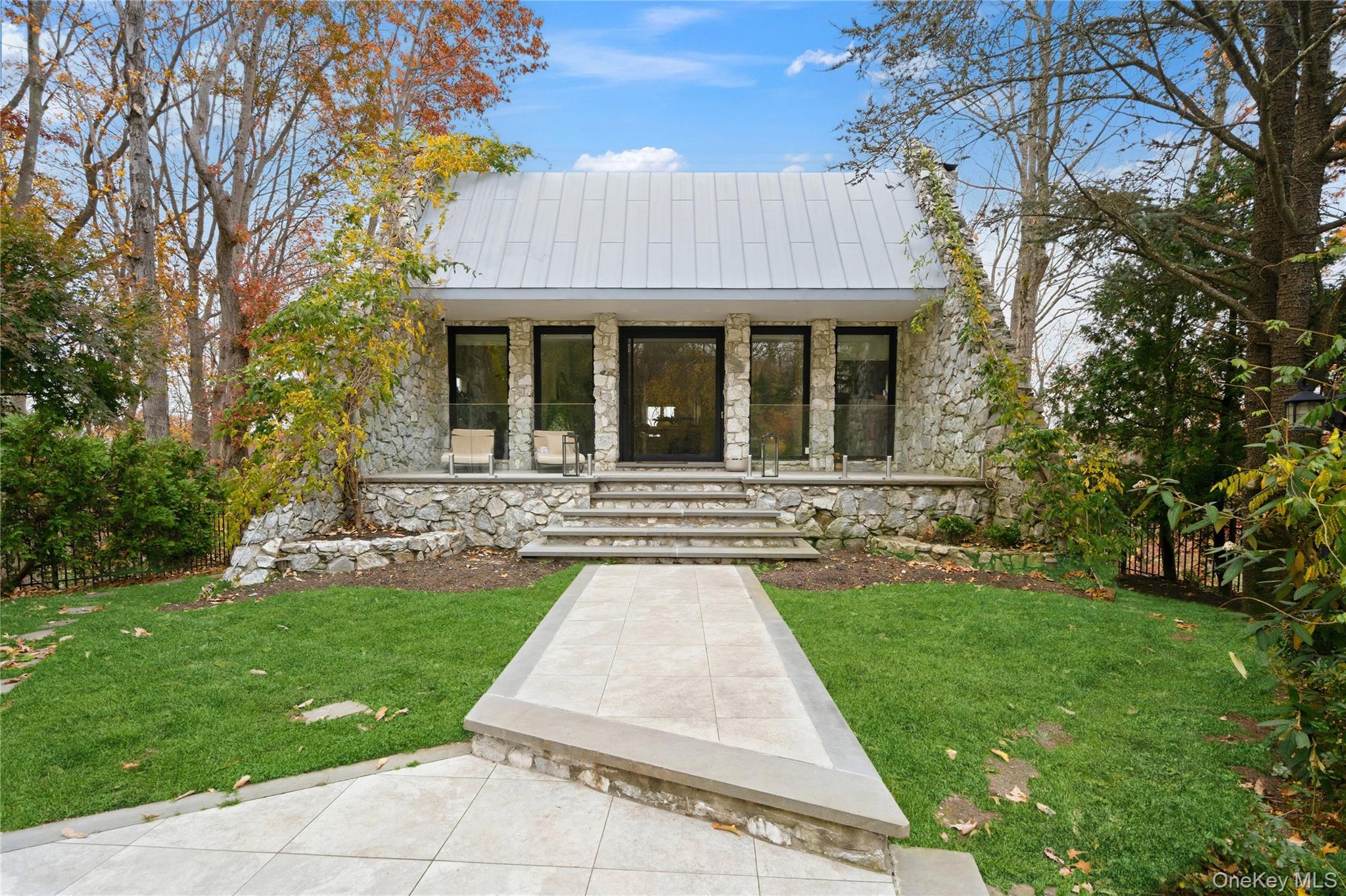 #3 photo, 40 W View Drive, Upper Brookville , NY 11771