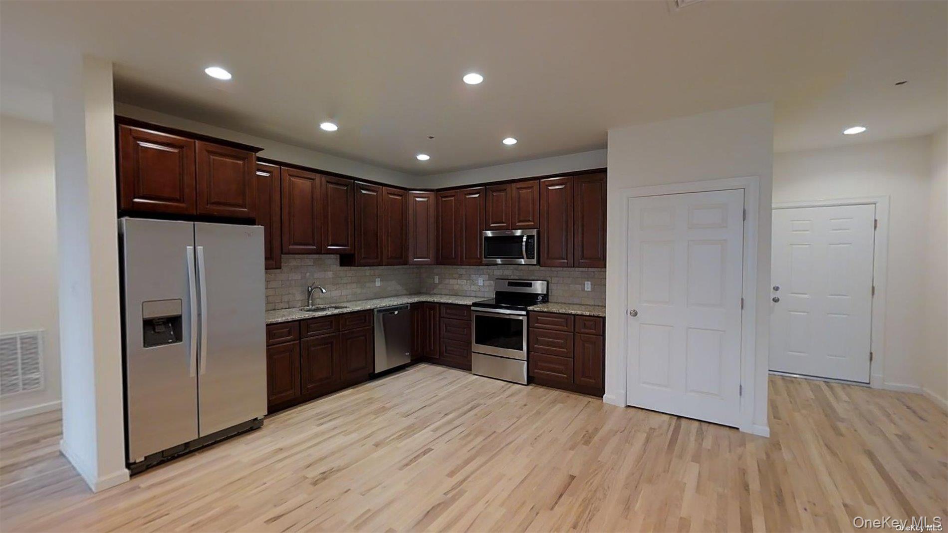 #3 photo, 417 New York Avenue, Huntington , NY 11743