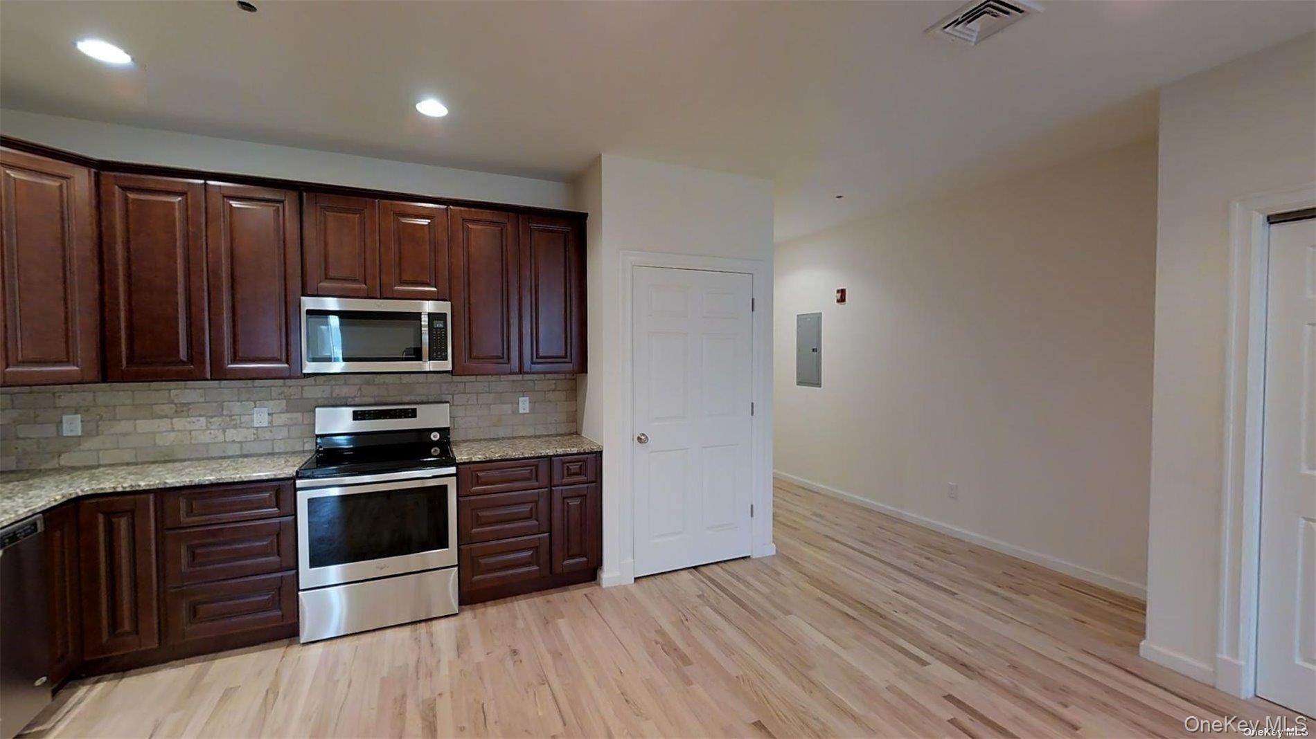 #5 photo, 417 New York Avenue, Huntington , NY 11743