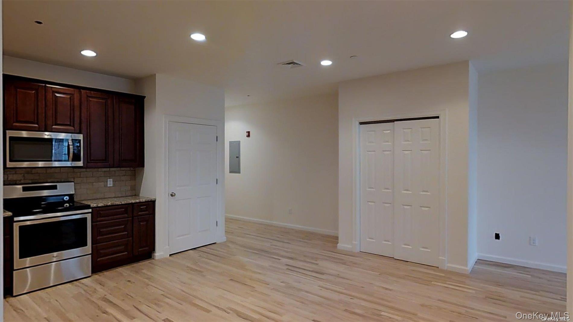 #6 photo, 417 New York Avenue, Huntington , NY 11743