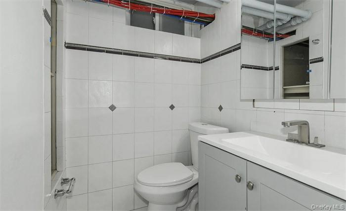 #16 photo, 11 Floyd Place, Great Neck , NY 11024