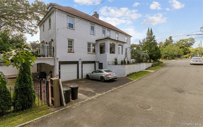 #2 photo, 11 Floyd Place, Great Neck , NY 11024