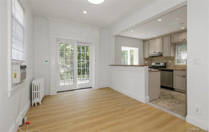 #7 photo, 11 Floyd Place, Great Neck , NY 11024