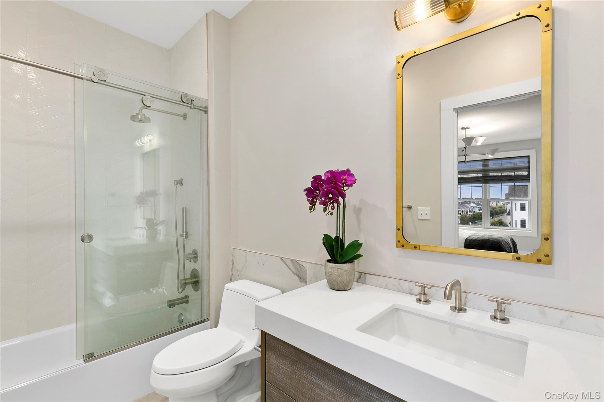 #7 photo, 990 Corporate Drive, Westbury , NY 11590