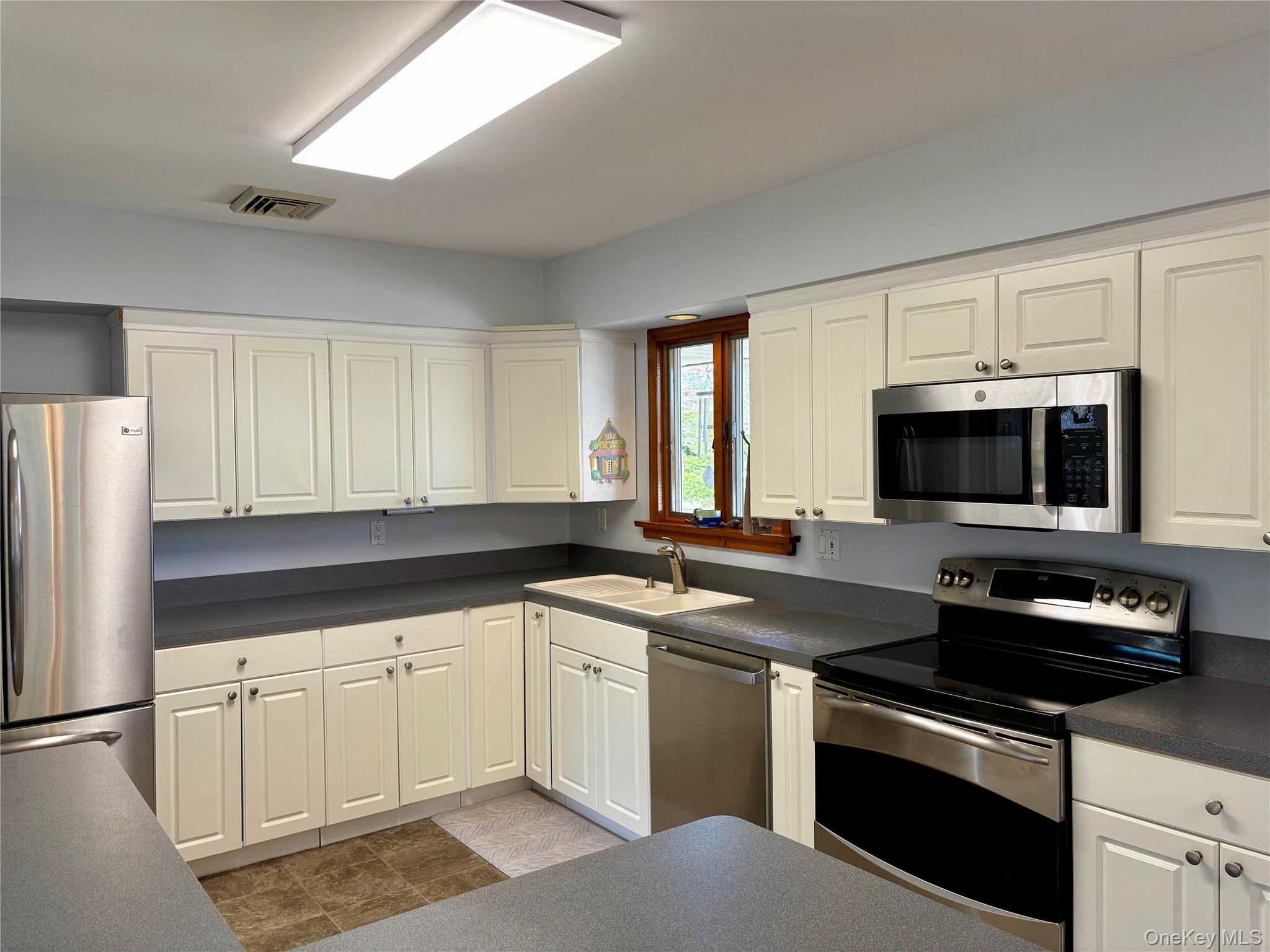 #12 photo, 223 Timberpoint Road, East Islip , NY 11730