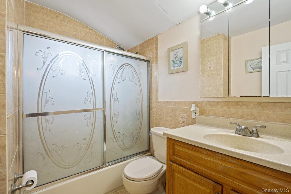 #19 photo, 20 Laurie Road, Brentwood , NY 11717