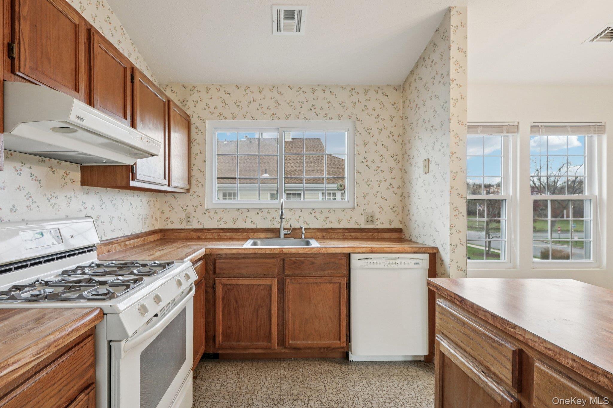 #13 photo, 1401 Whispering Hills, Chester , NY 10918