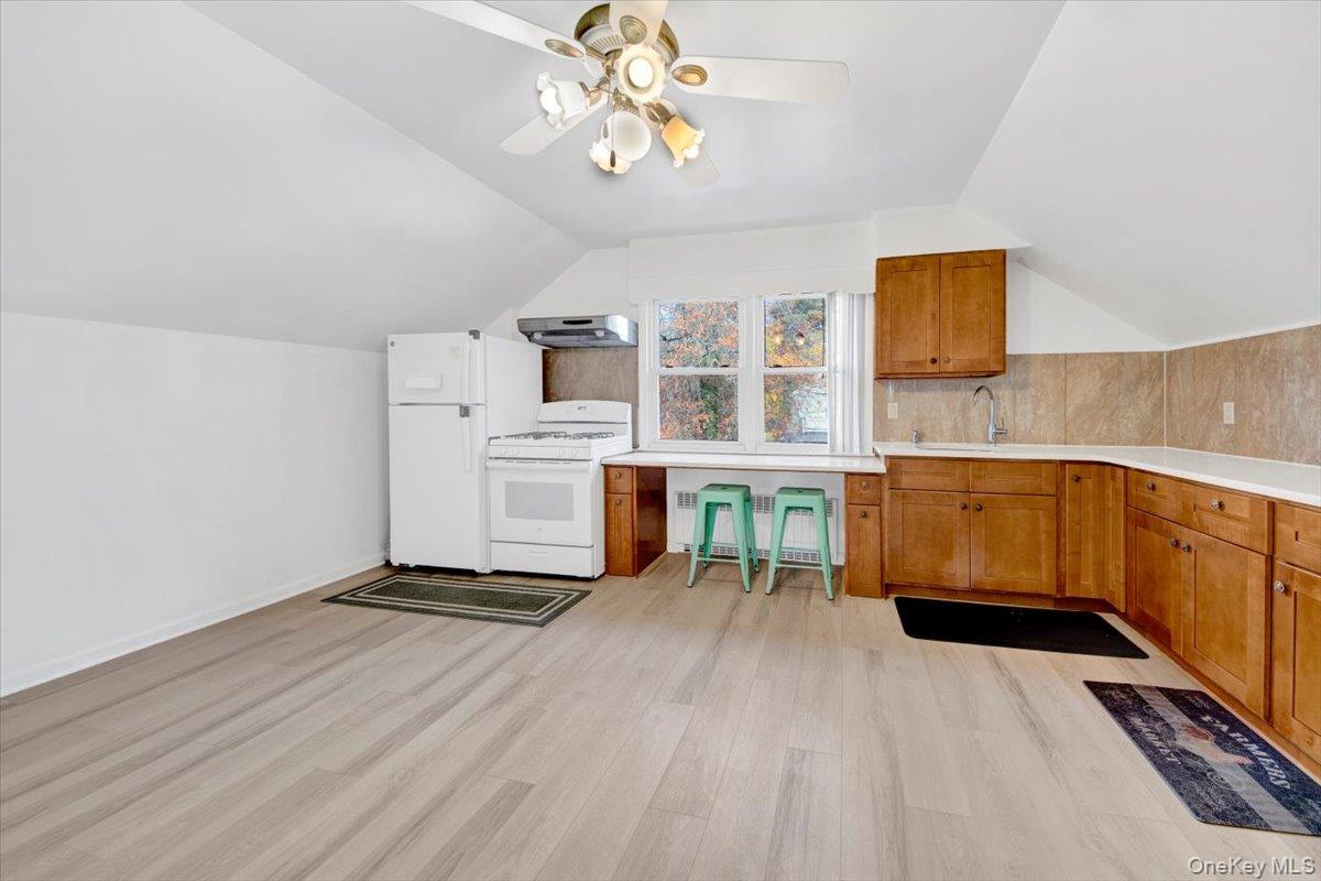 #13 photo, 169 Old Mamaroneck Road, White Plains , NY 10605