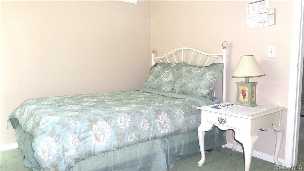 #20 photo, 169 Old Mamaroneck Road, White Plains , NY 10605