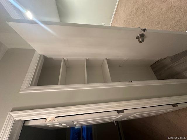 #11 photo, 305 Deauville Parkway, Lindenhurst , NY 11757