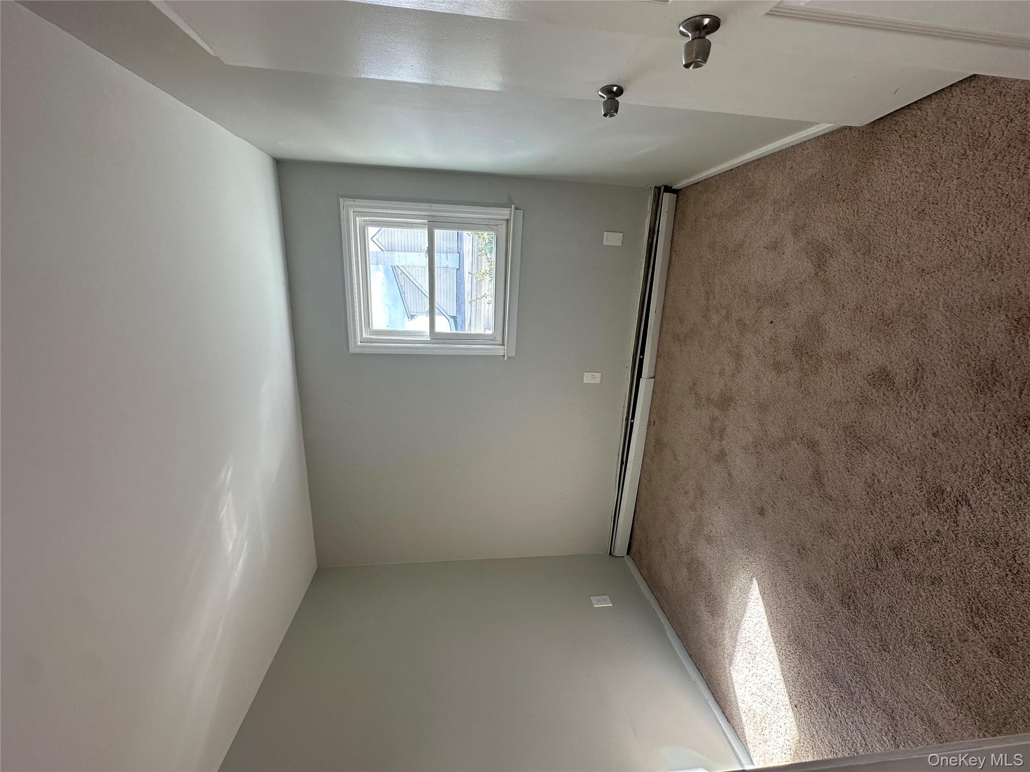 #8 photo, 305 Deauville Parkway, Lindenhurst , NY 11757