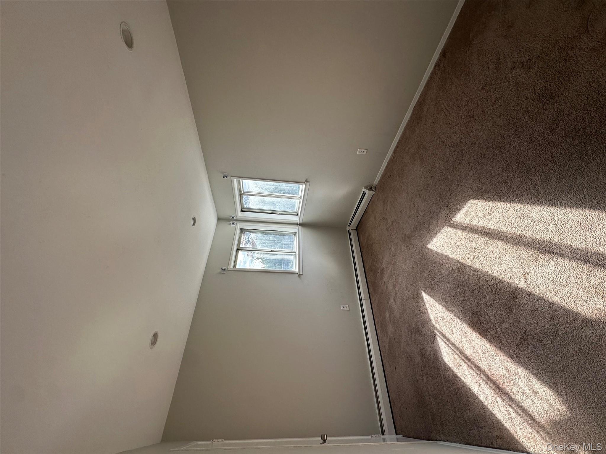 #9 photo, 305 Deauville Parkway, Lindenhurst , NY 11757