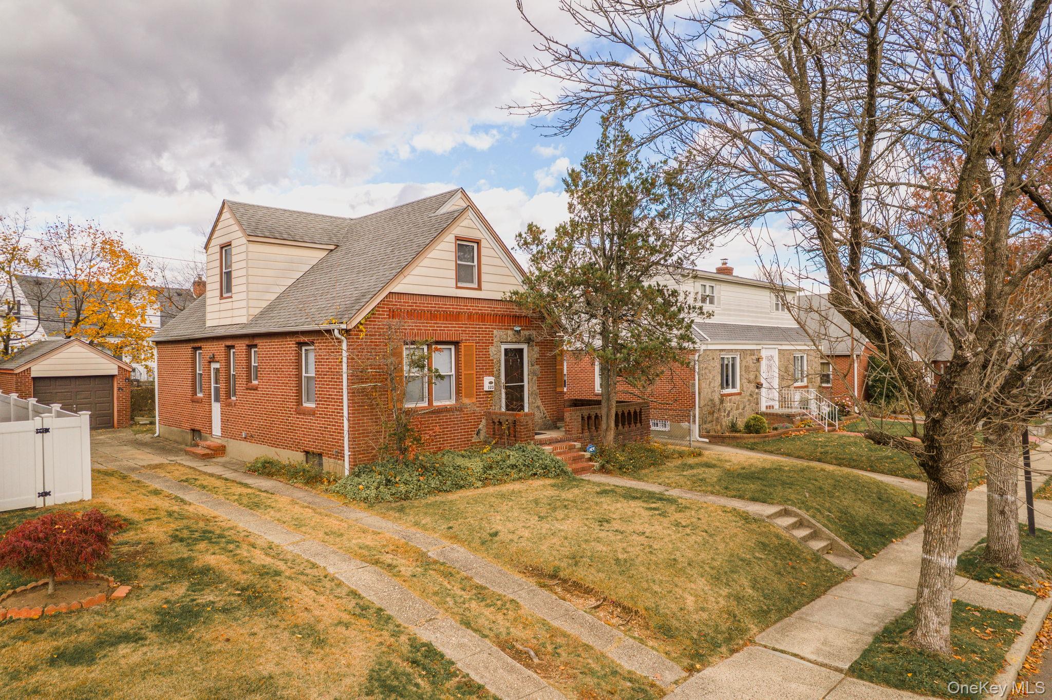 #2 photo, 123 Nugent Street, New Hyde Park , NY 11040