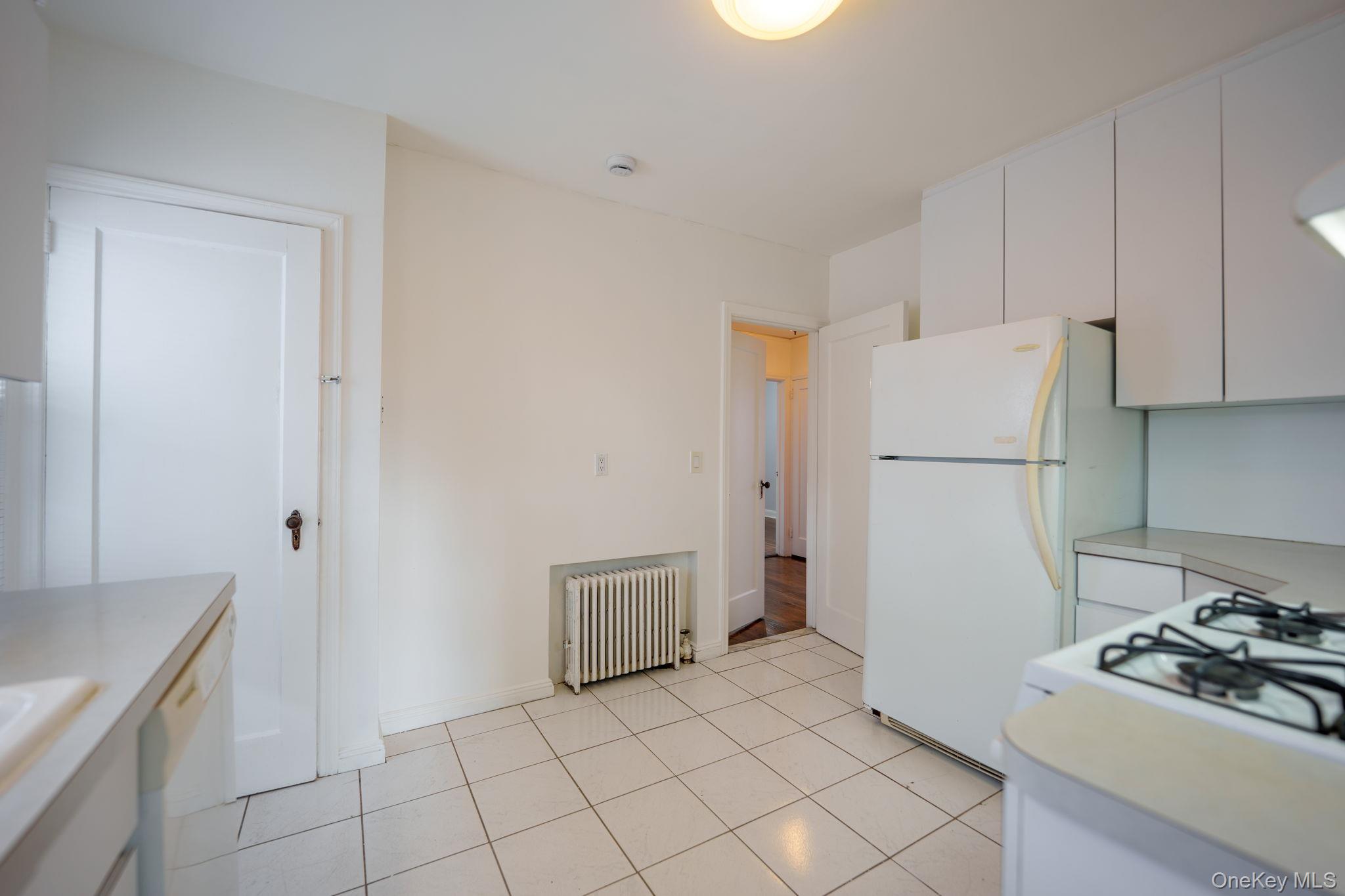 #8 photo, 123 Nugent Street, New Hyde Park , NY 11040