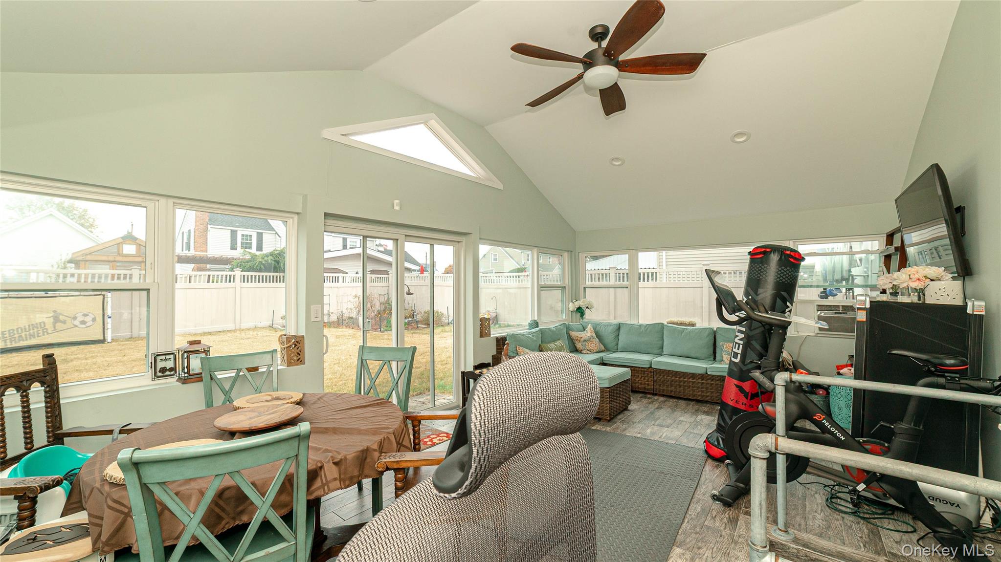 #17 photo, 105 7th Street, Hicksville , NY 11801