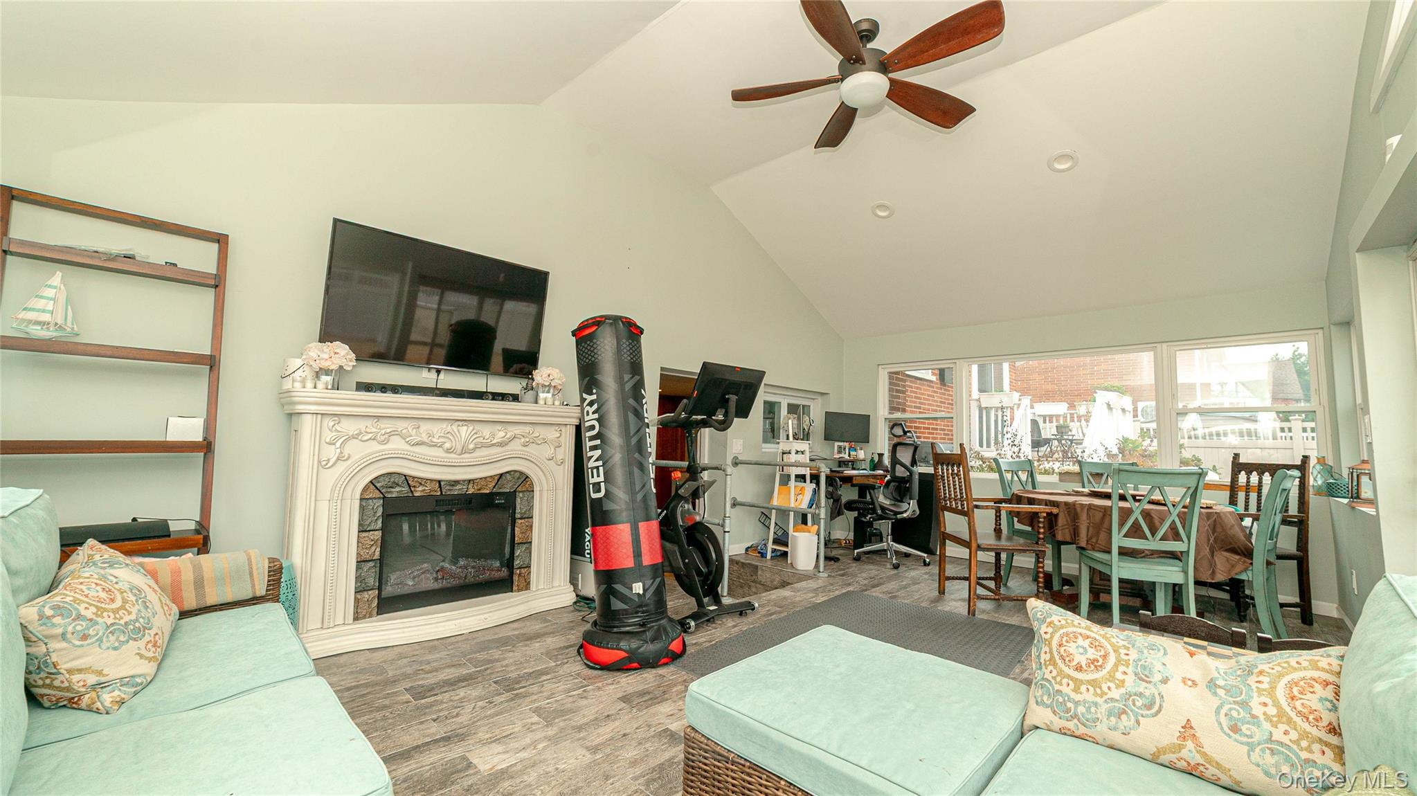 #18 photo, 105 7th Street, Hicksville , NY 11801