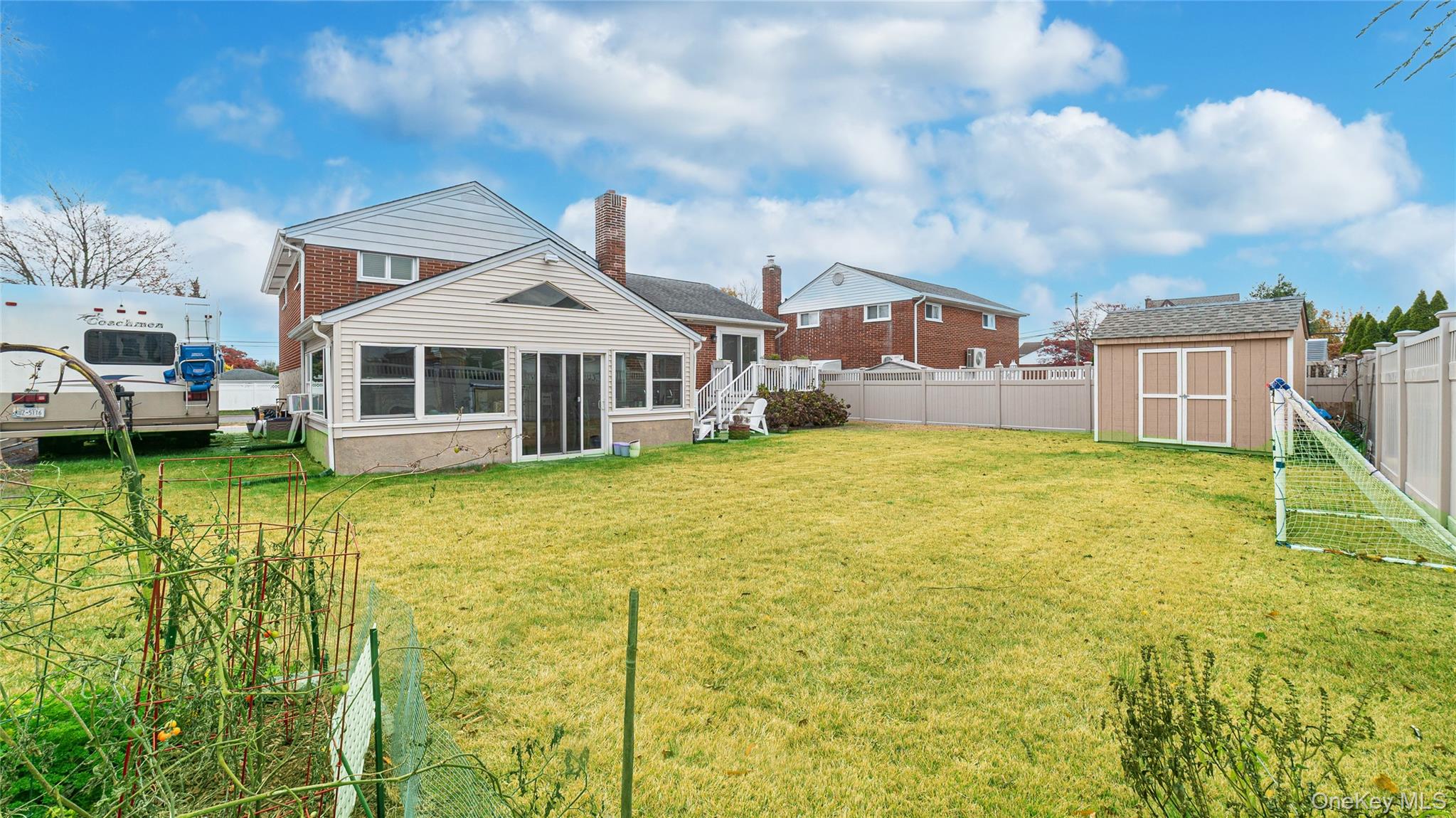 #19 photo, 105 7th Street, Hicksville , NY 11801