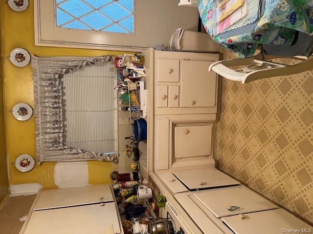 #2 photo, 372 Woodbridge Lane, Jericho , NY 11753