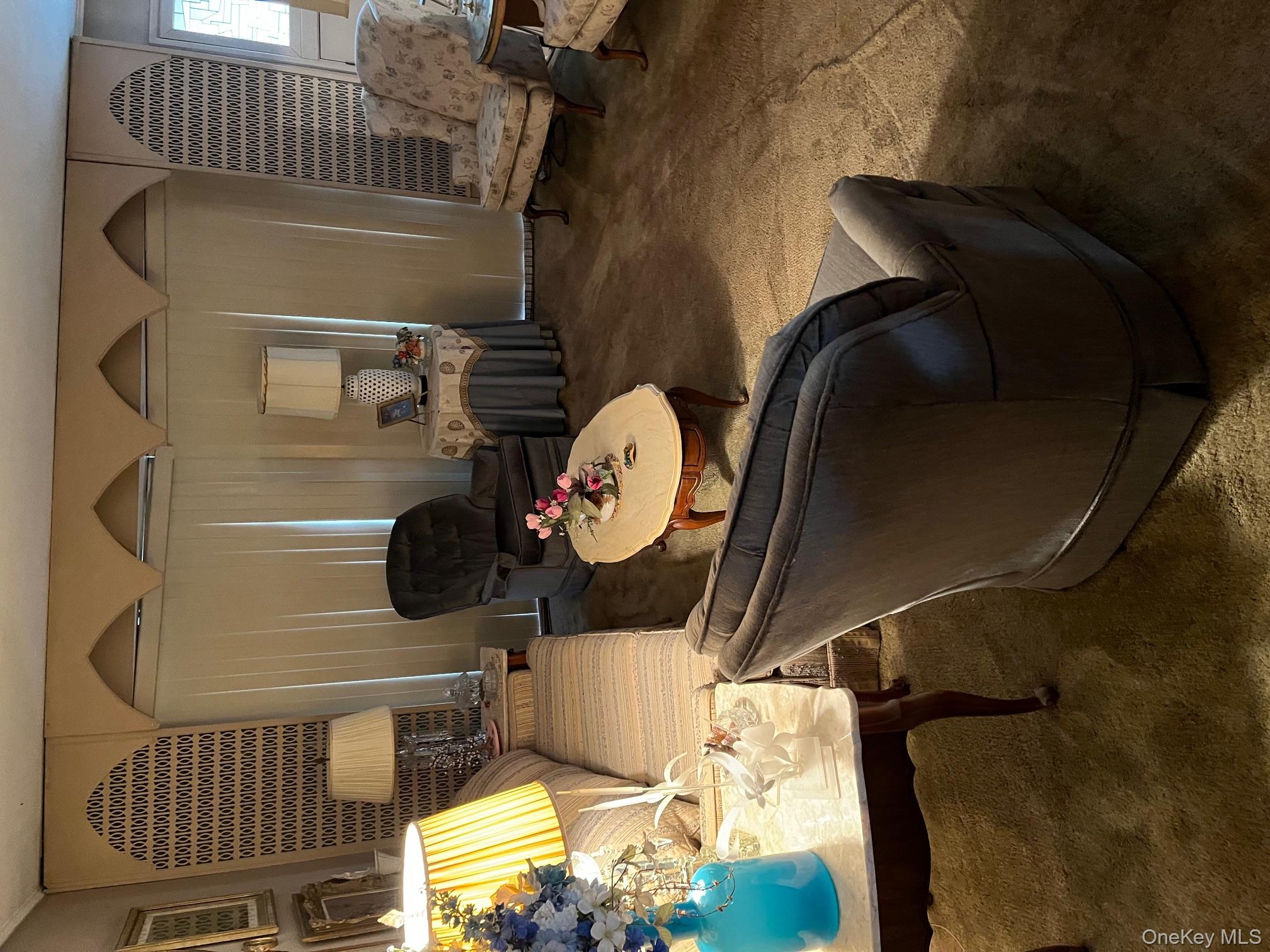 #4 photo, 372 Woodbridge Lane, Jericho , NY 11753