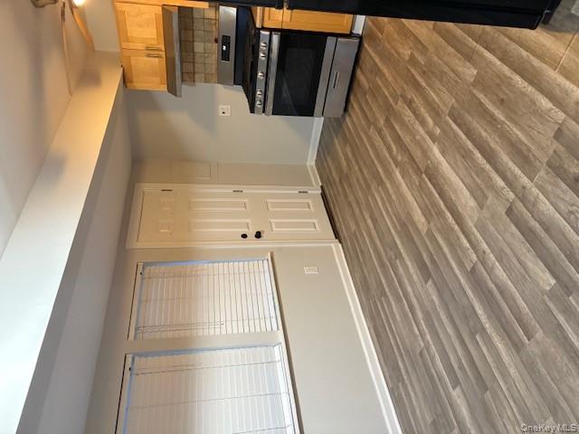 #3 photo, 5 Greenwich Avenue, Bayville , NY 11709