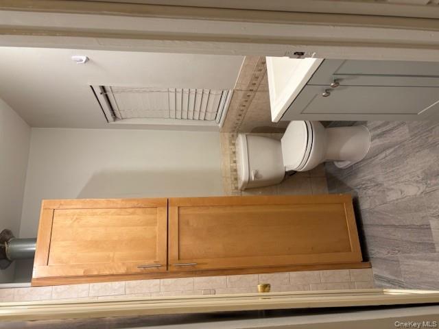 #9 photo, 5 Greenwich Avenue, Bayville , NY 11709