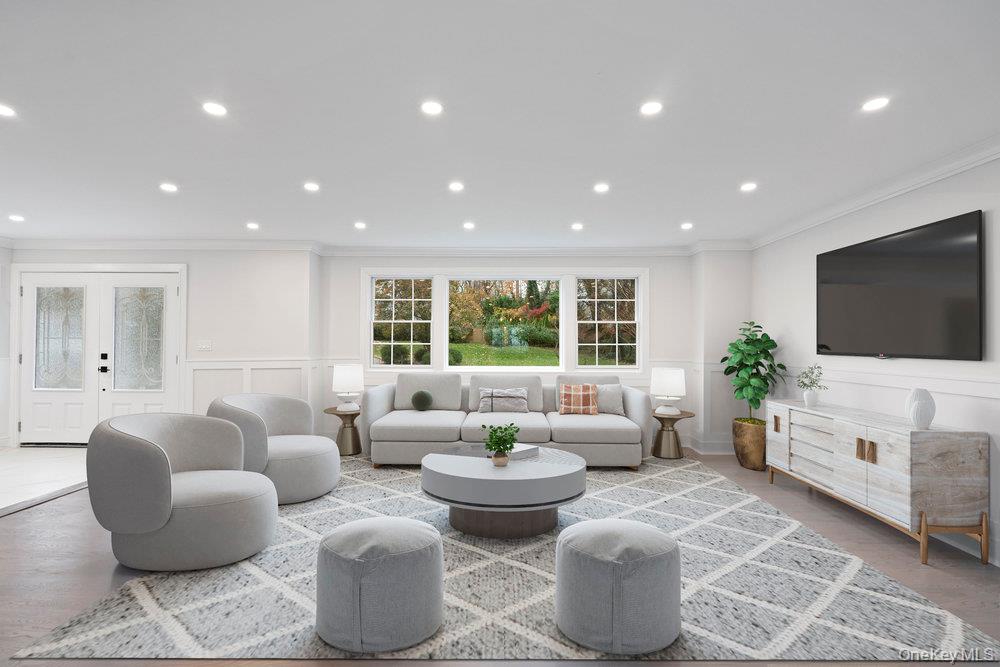 #19 photo, 52 Woodland Road, Roslyn , NY 11576